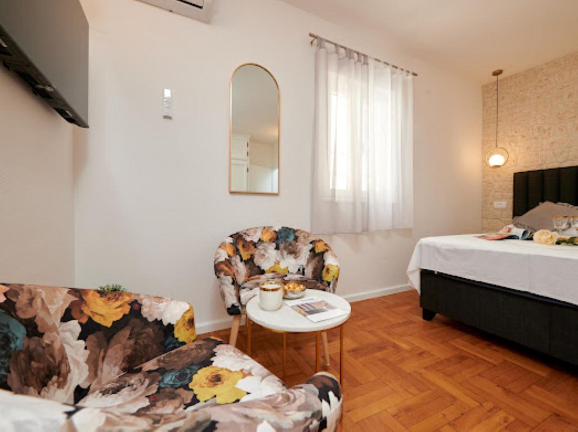 Guesthouse Ana Trogir Old Town Ngoại thất bức ảnh